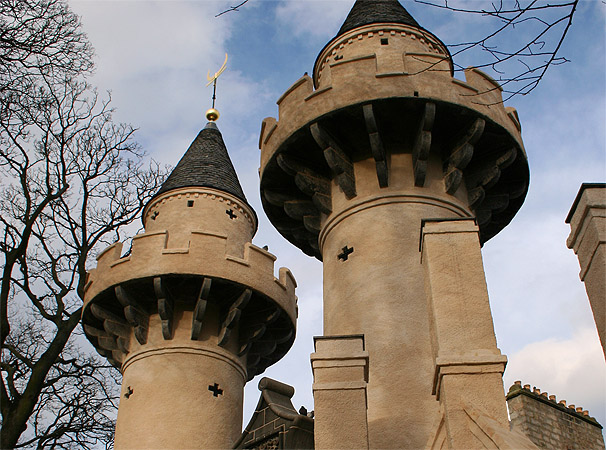 Powis gate towers: after works.