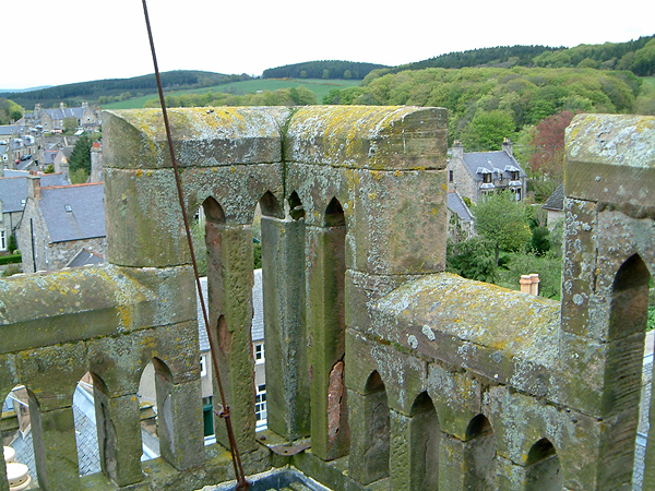 Tower parapet: delaminating masonry.