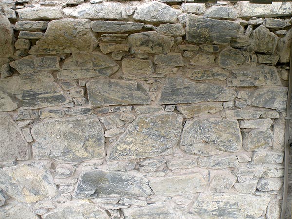 Masonry: condition of pointing.