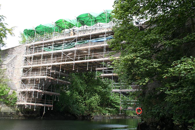 Brig O Balgownie: scaffolding.